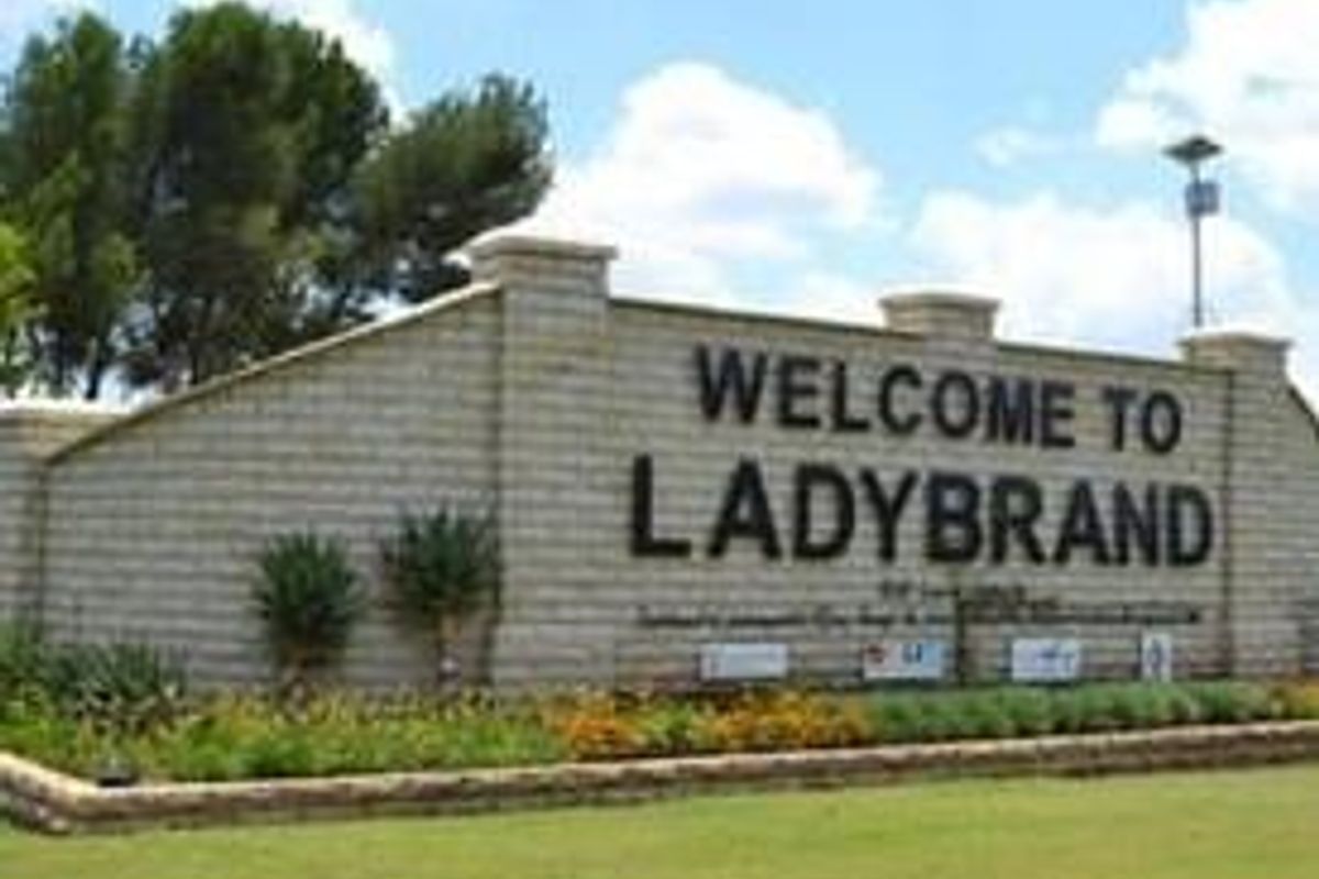 A BLANK CANVAS TO MAKE YOUR DREAM COME TRUE - Photo 2