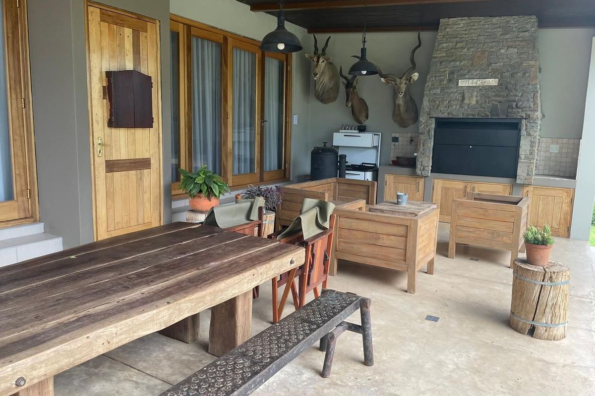 Truly impressive double-storey home - spacious, luxurious and one of a kind!!! - Photo 2