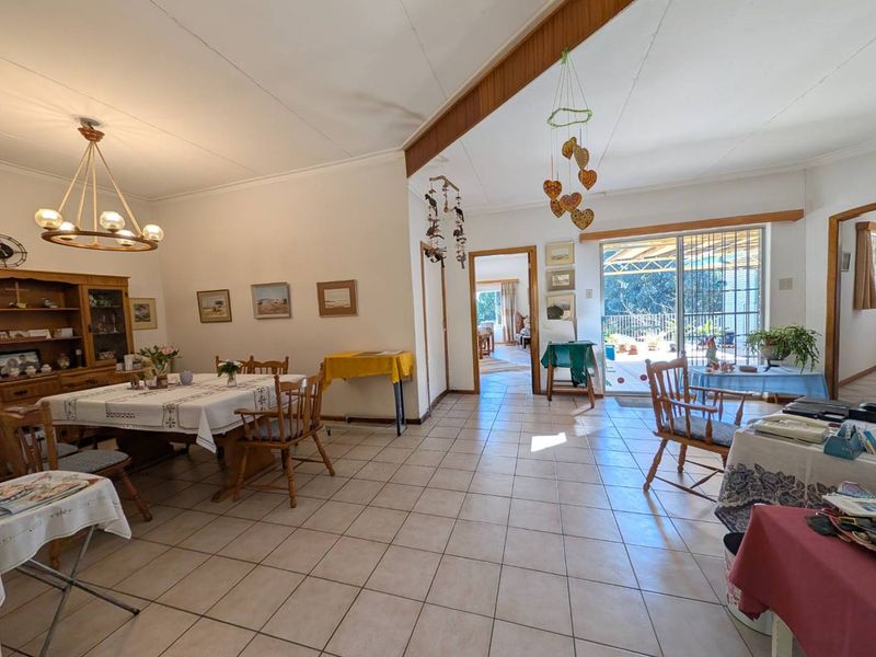 Double-storey 4 Bedroom house for sale in Klein Windhoek - Photo 2