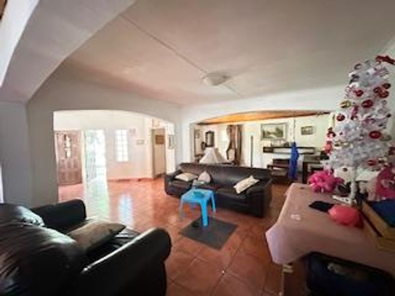 Discover Farm Life: 8.5-Hectare Gem in Vastfontein Awaits! - Photo 3