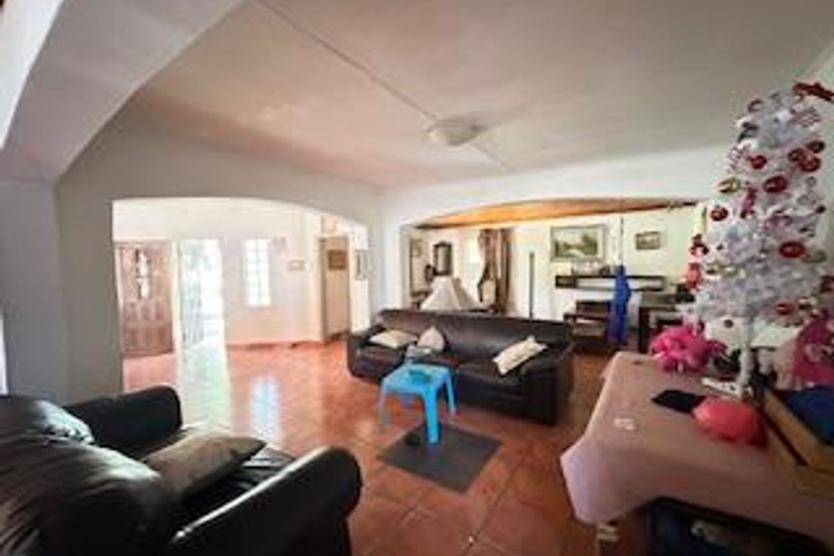 Discover Farm Life: 8.5-Hectare Gem in Vastfontein Awaits! - Photo 3