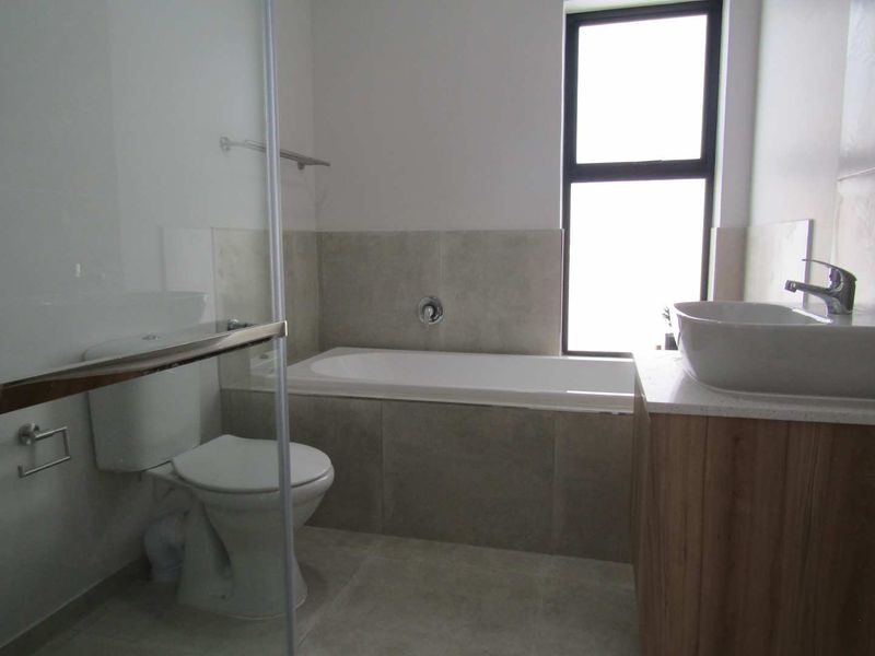 Newly build home designed for modern living - Photo 8