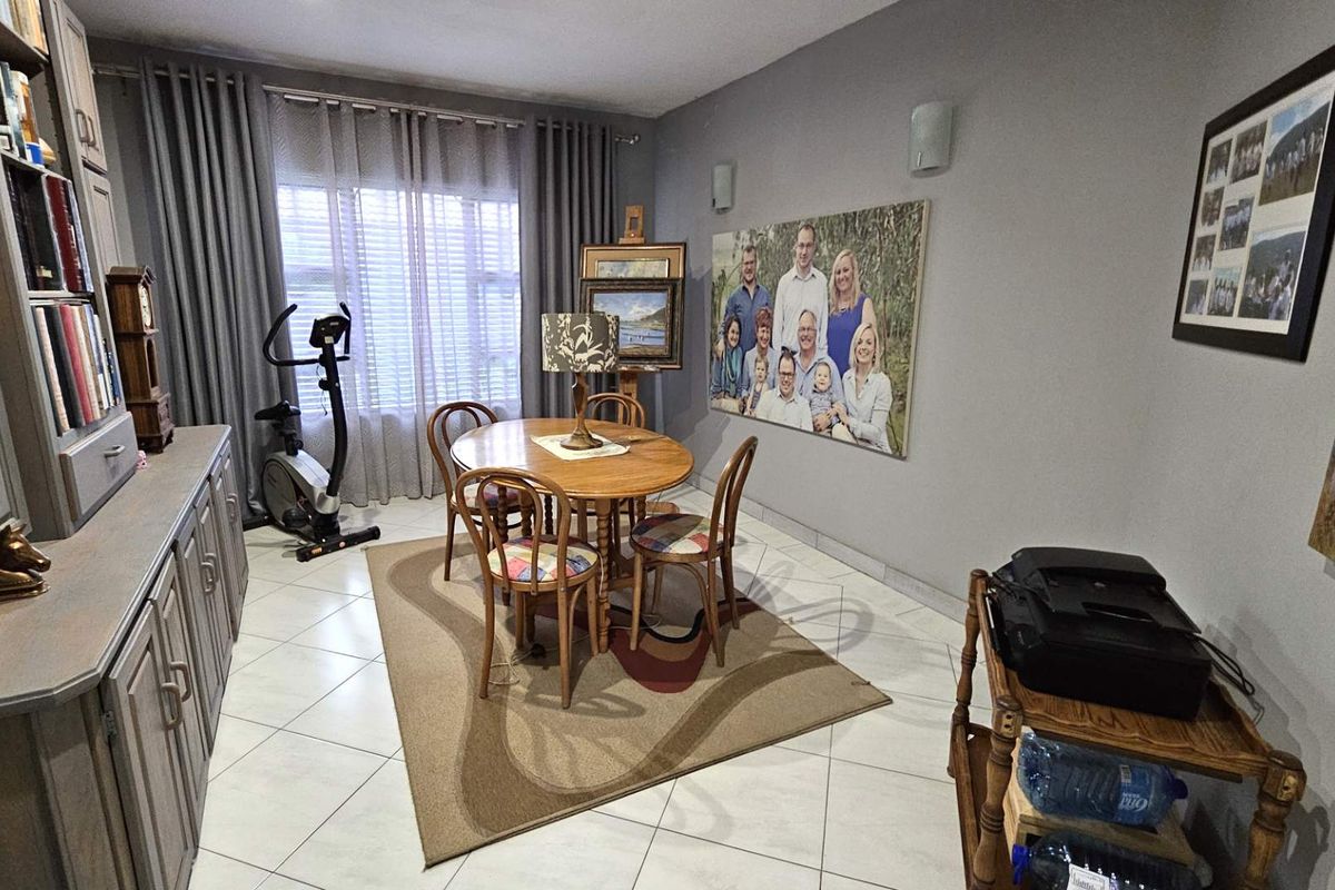 7 Bedroom Executive Family Home in Popular Security Estate in Melodie Hartbeespoort - Photo 3