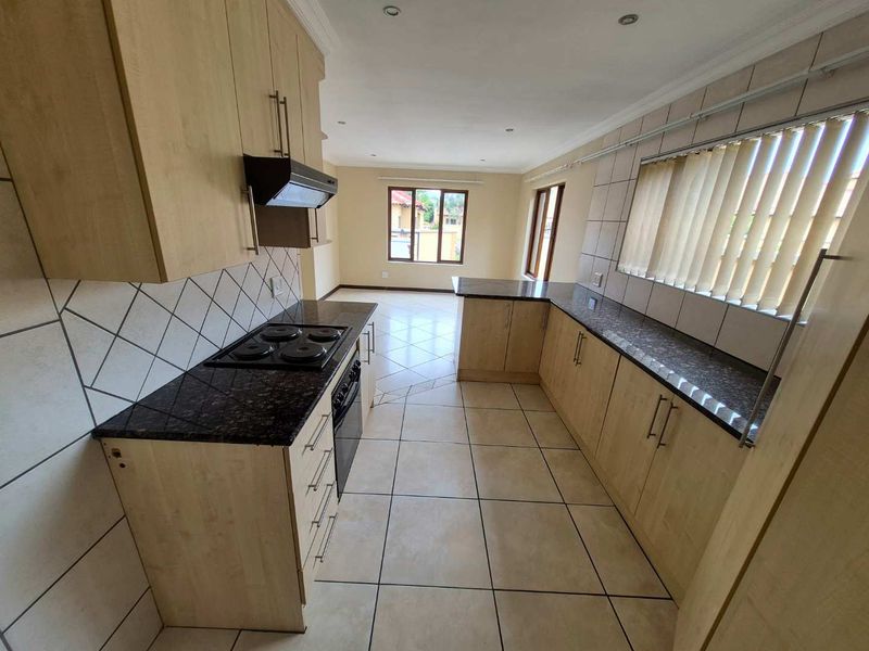 Quiet Family Orientated Cluster For Sale! - Photo 5