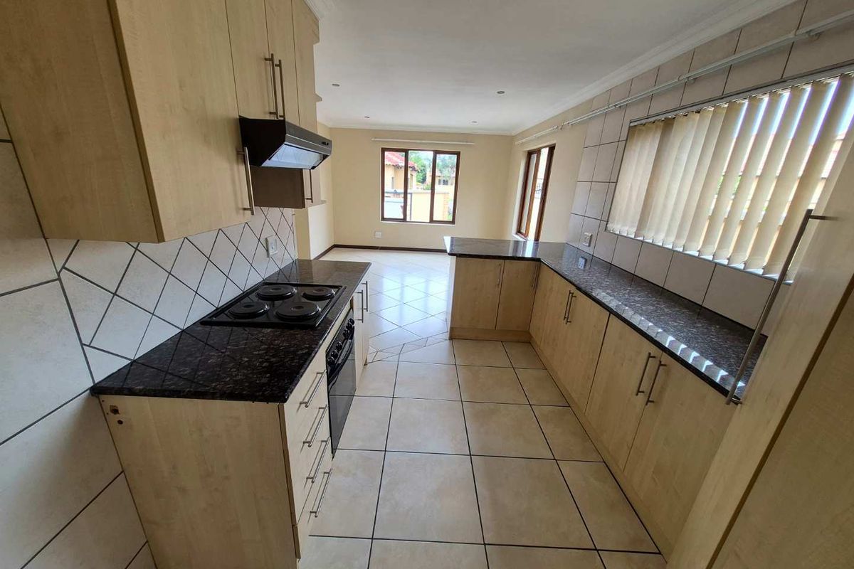 Quiet Family Orientated Cluster For Sale! - Photo 5