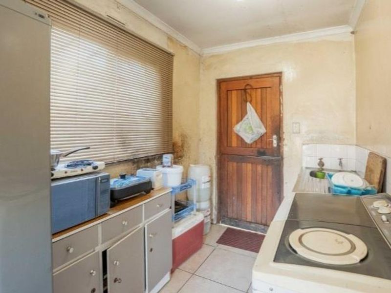 2-Bedroom Home with Unique Rondavel - Photo 3