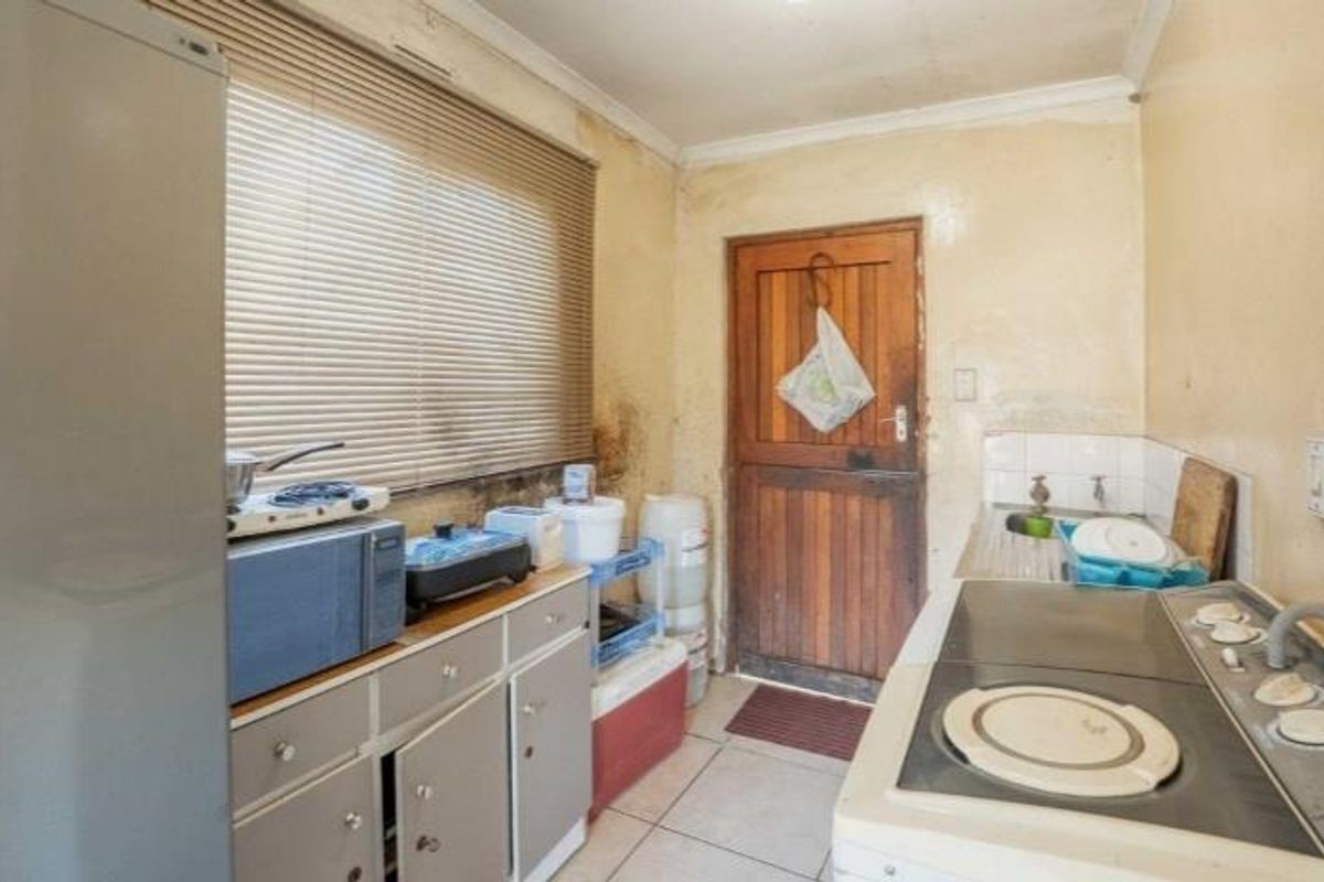 2-Bedroom Home with Unique Rondavel - Photo 3