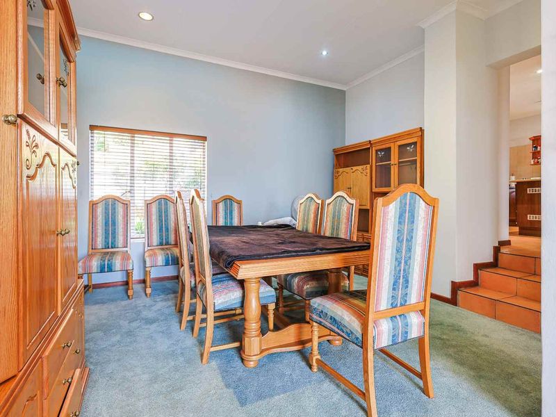 Hilltop Elegance with Unrivalled Views – A Home Where Memories Begin - Photo 9