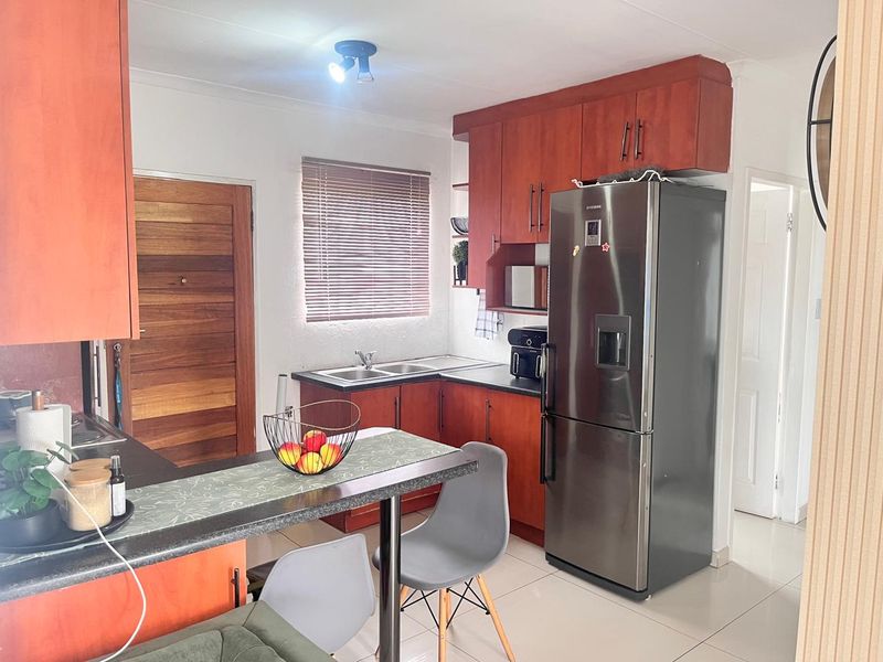 Charming 3-Bedroom Home - Photo 2