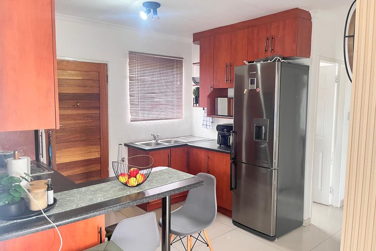 Charming 3-Bedroom Home - Photo 2