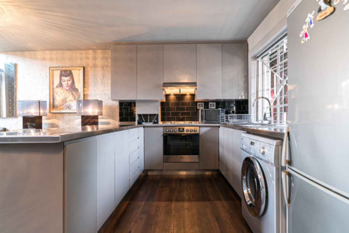 FABULOUS TRENDY LIFESTYLE,  IN POPULAR DE WATERKANT- VICTORIA JUNCTION - Photo 2