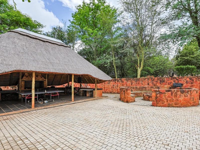 A Serene Bush Lodge-Style Home with Exceptional Family Space - Photo 8