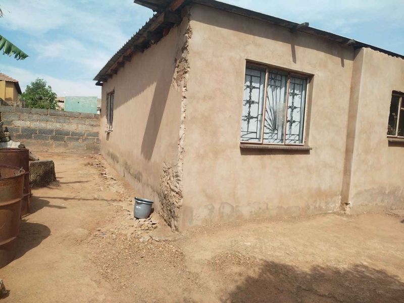 Vacant land with unfinished house for sale in Soshanguve South - Photo 4