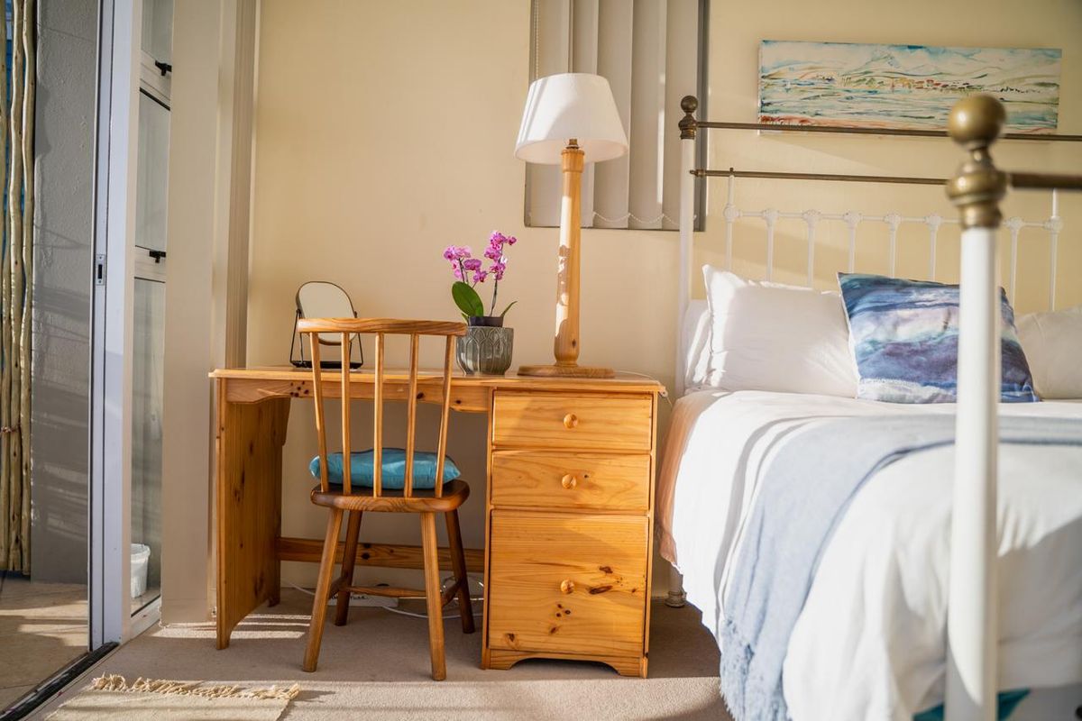1 Fully furnished bedroom with en-suite in a house to rent - Photo 5