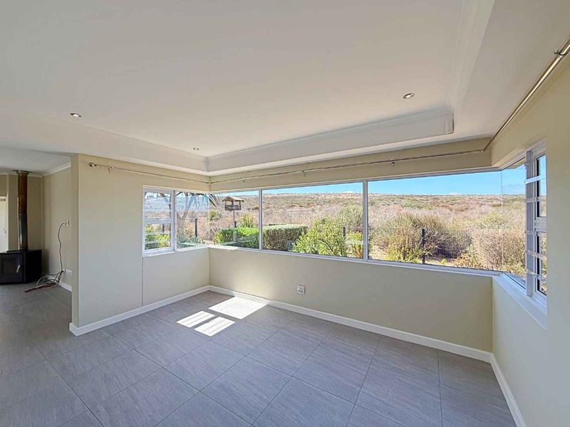 Modern Family Home with Exceptional Views - Photo 5