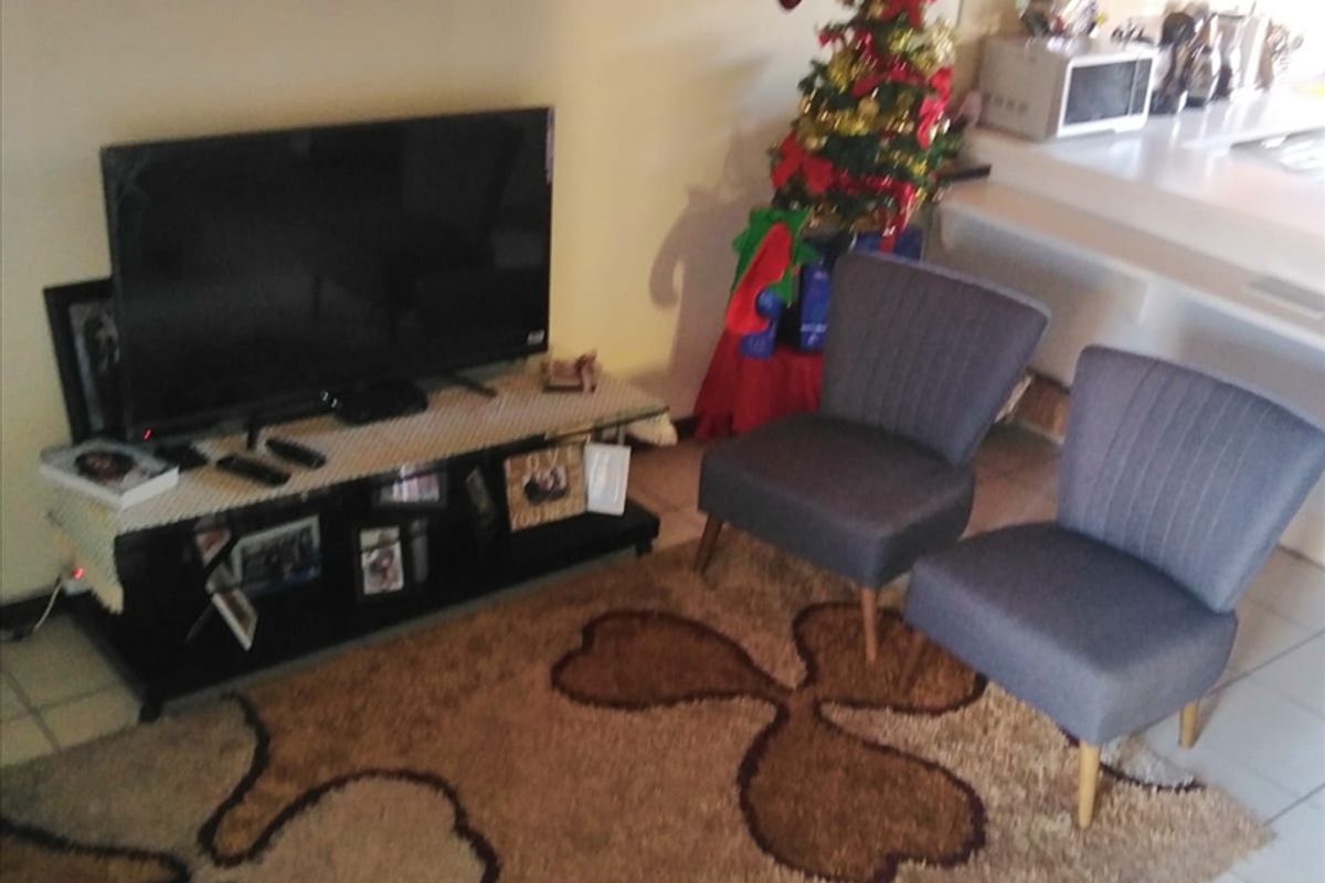 2 Bedroom Townhouse in Newton Park - Photo 2