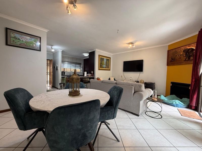 Secure, Cozy & Pet Friendly: Your Ideal Home in a Prime Location! - Photo 9