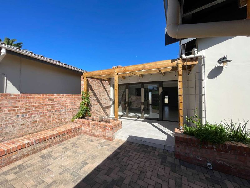 Newly Renovated 3 Bedroom Luxury Home For Sale in Hartenbos Central - Photo 4