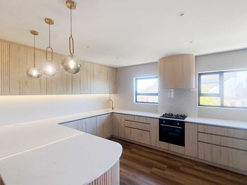 Exceptional New Build, Upper Country Club - Photo 10