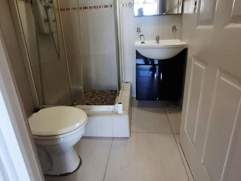 **Exquisite Sectional Title Apartment in Prime North Beach Location** - Photo 8