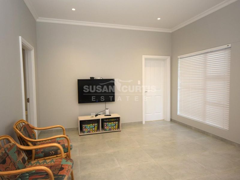 One bedroom flat very neat - Photo 6