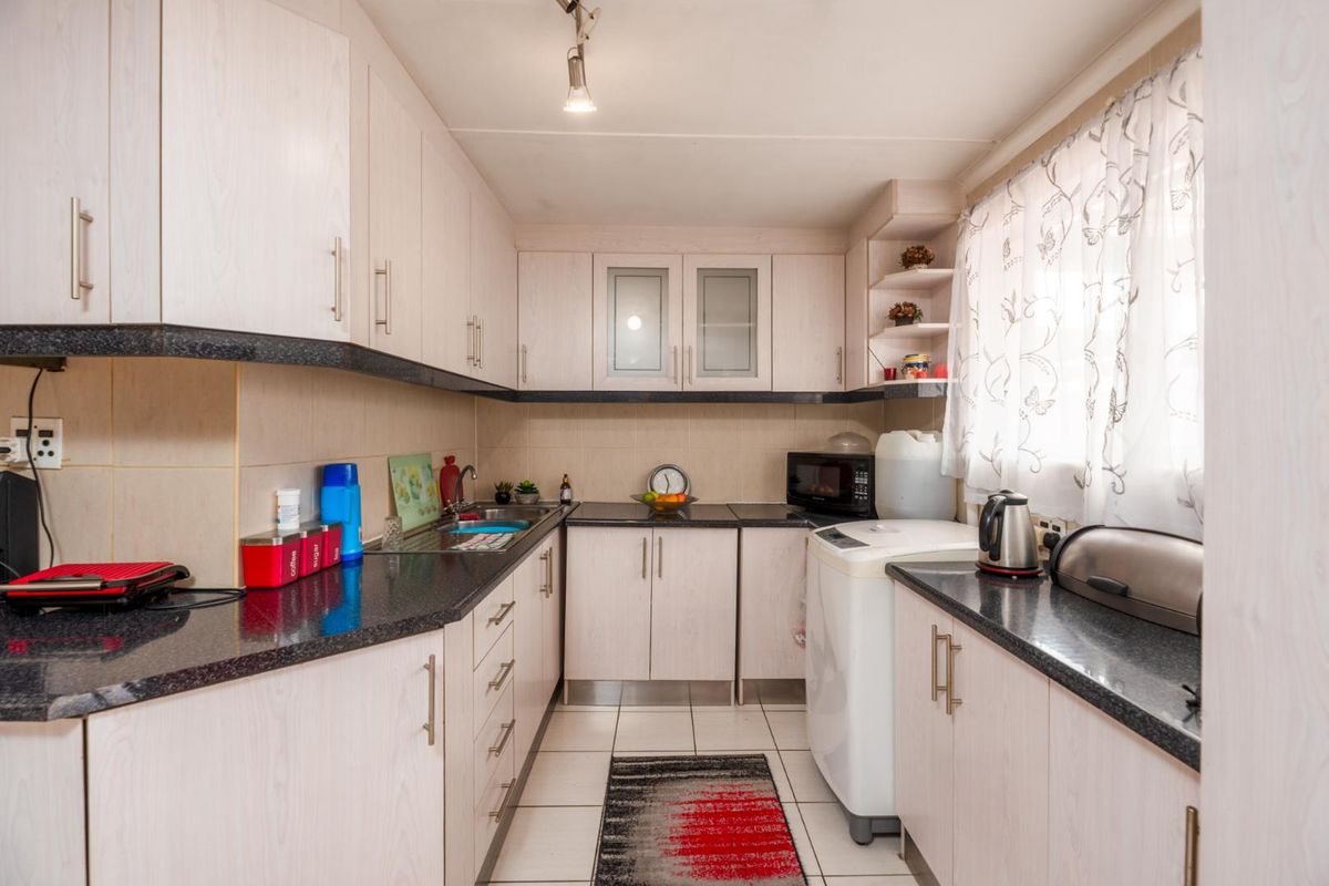 Discover Your Dream Home: Comfort and Convenience Combined!" - Photo 5