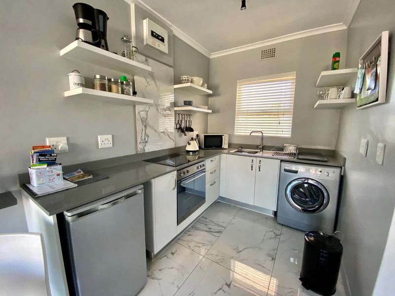 Top Floor Studio Apartment - Photo 6