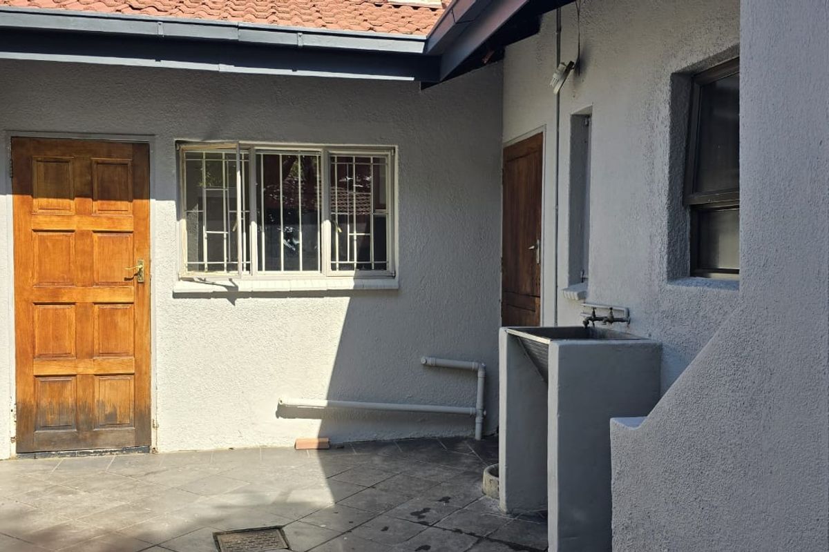 Four bedroom house for sale in Garsfontein Ext  6 - Photo 3