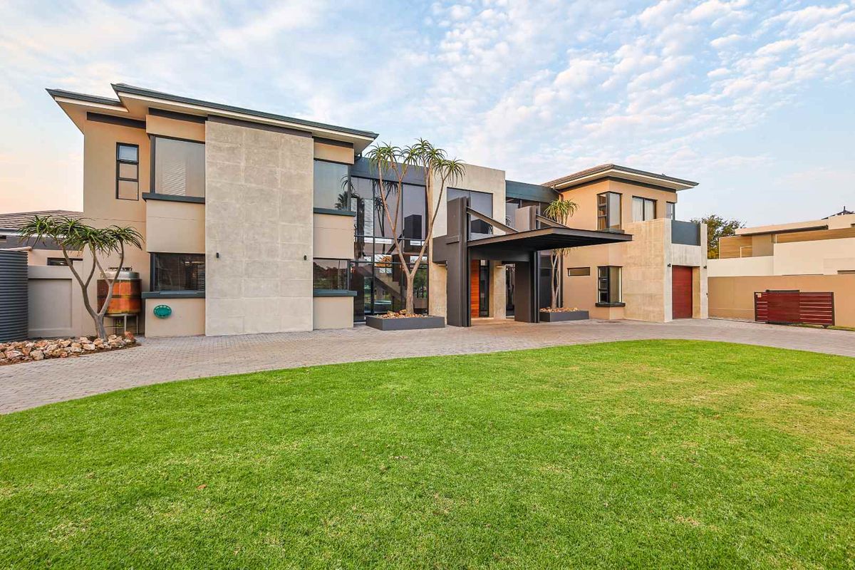Modern Luxury Home for Sale - Photo 3