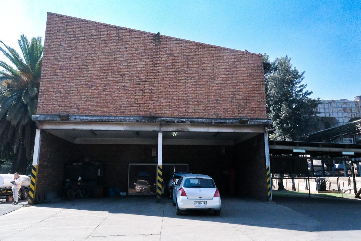 TO LET - OFFICE BLOCK / CLINIC - Photo 2