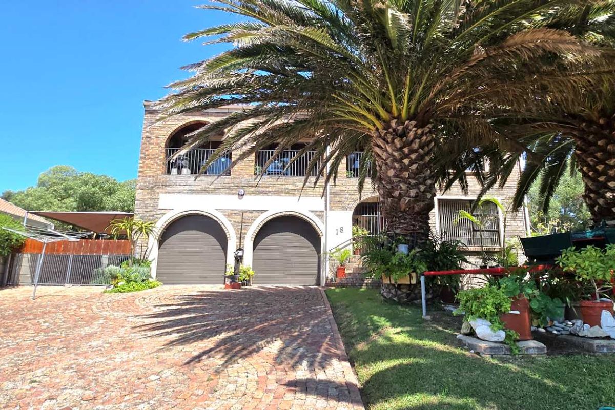 Kleinbaai Coastal Home Near Harbour – Ideal Investment, Holiday or Retirement Living - Photo 2