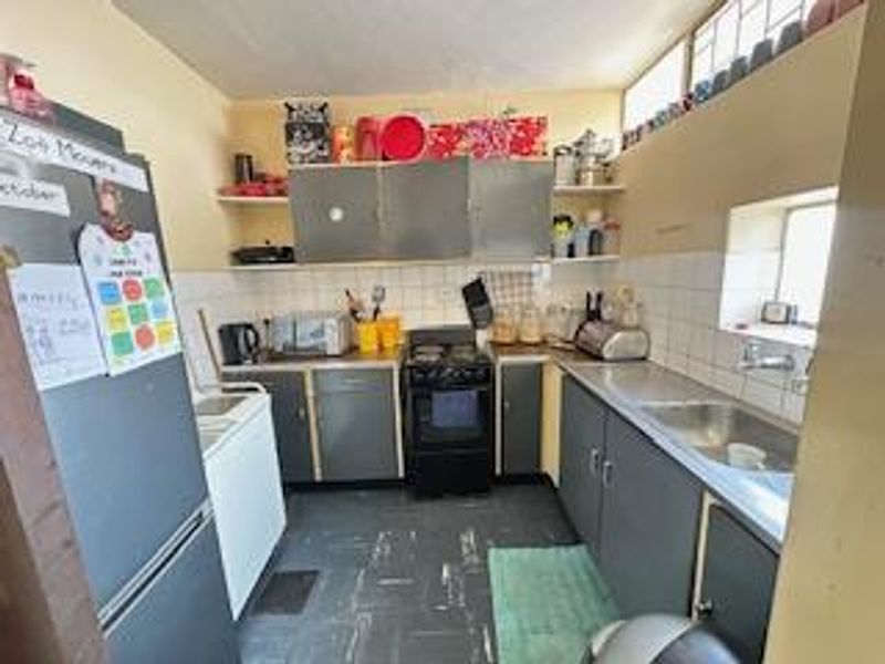 Smart Investment: Sunnyside 1-Bedroom! - Photo 3