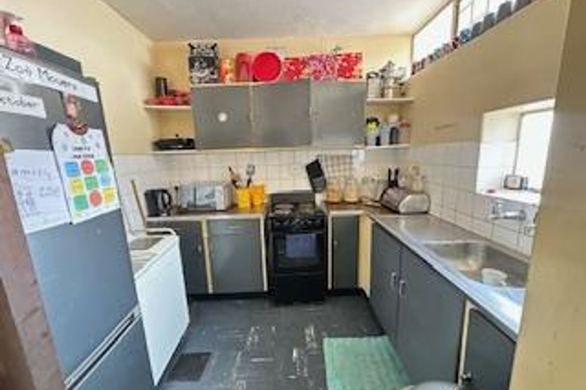 Smart Investment: Sunnyside 1-Bedroom! - Photo 3