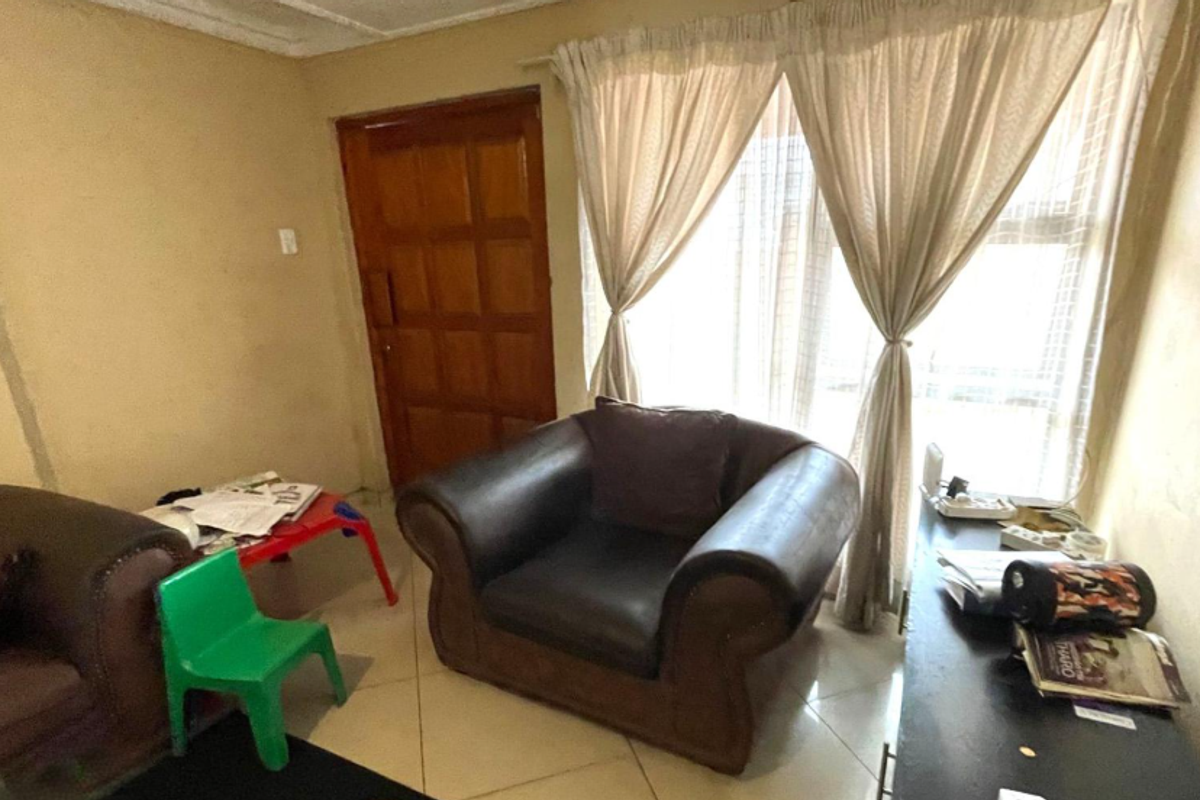 Neat and spacious family home situated in Dixon - Photo 4
