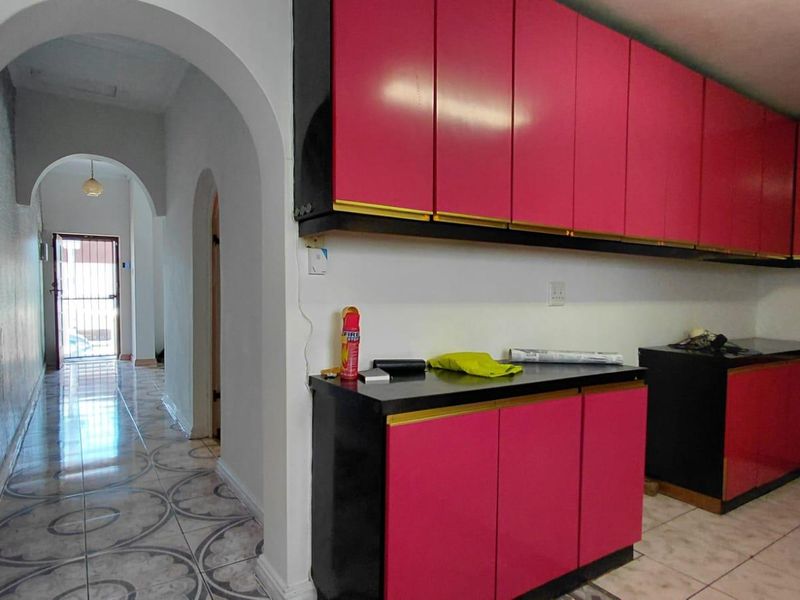 Large family home - Photo 9