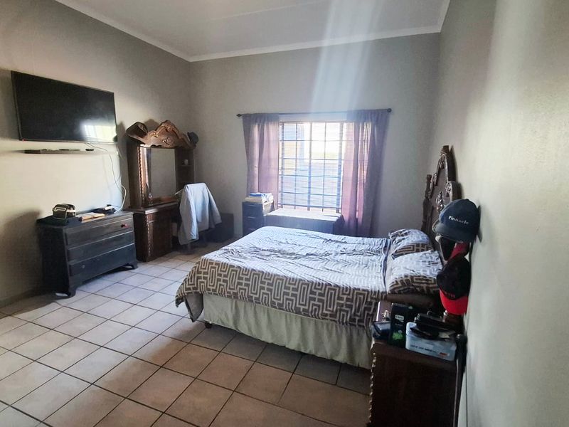 Spacious, Secure & Ready to Welcome You Home - Photo 7