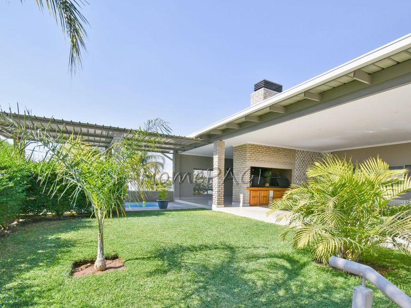 Ext 1, Outjo:  VERY NEAT, LOW MAINTENANCE 5 Bedr Home is for Sale - Photo 4