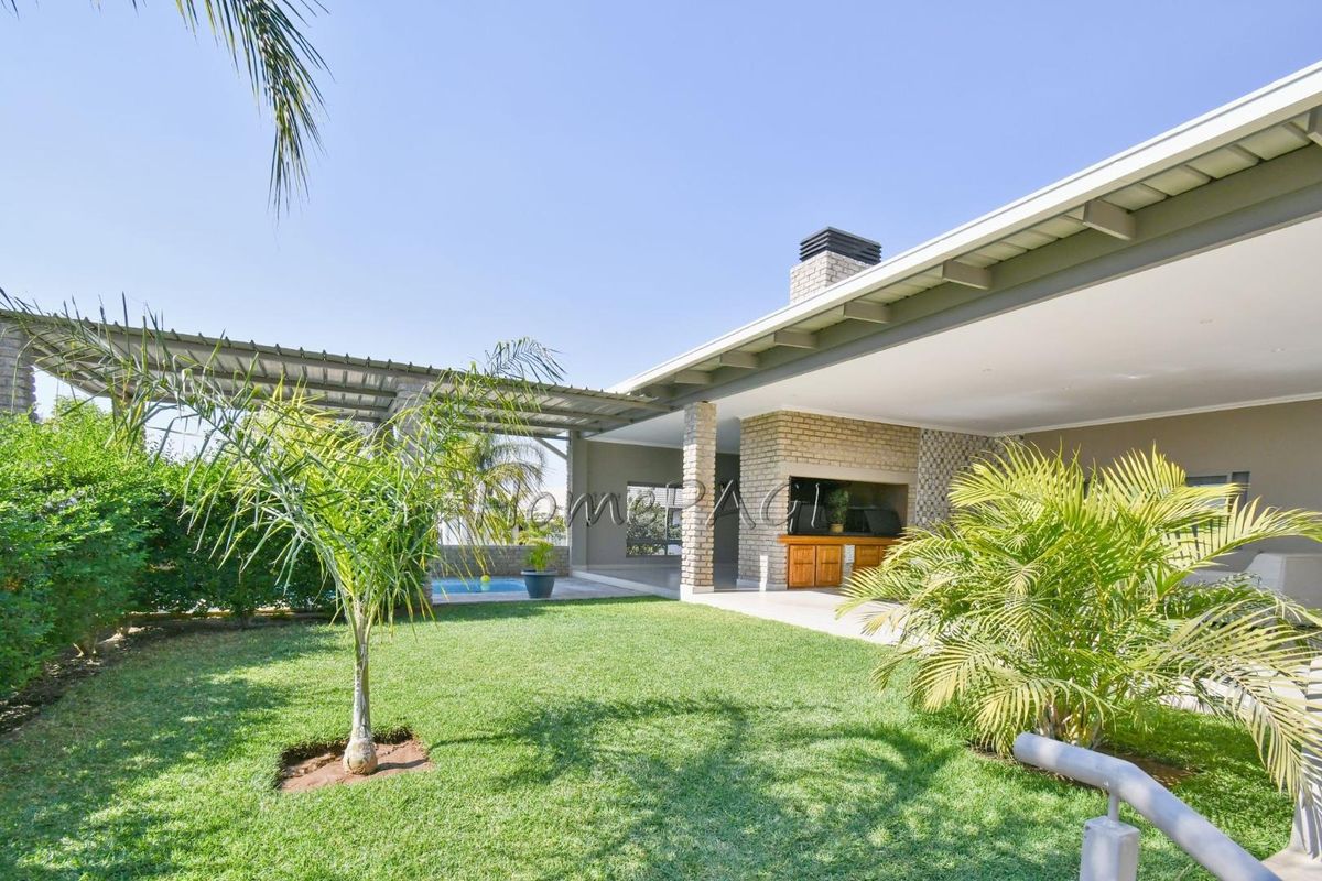 Ext 1, Outjo:  VERY NEAT, LOW MAINTENANCE 5 Bedr Home is for Sale - Photo 4