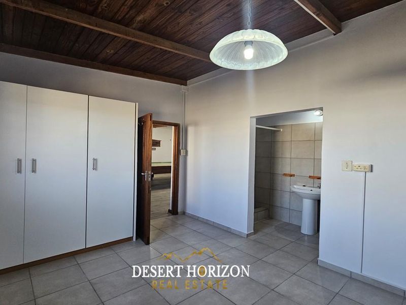 Henties , Central | 6 Bedroom House For Sale - Photo 6