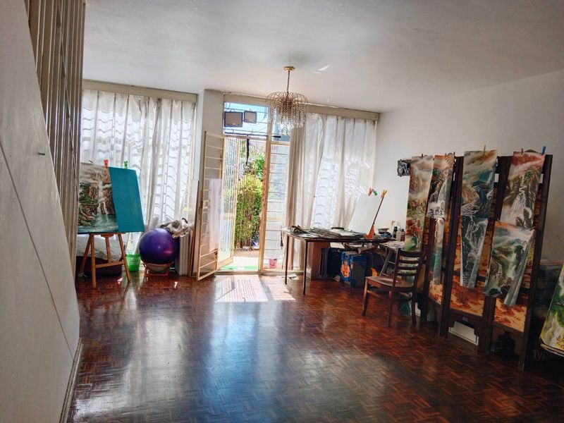 Prime Location Spacious Duplex, Incredible Potential - Photo 2