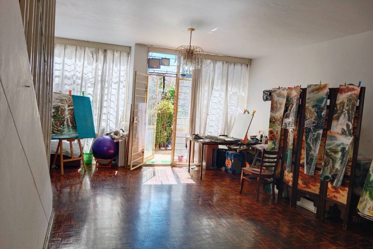 Prime Location Spacious Duplex, Incredible Potential - Photo 2