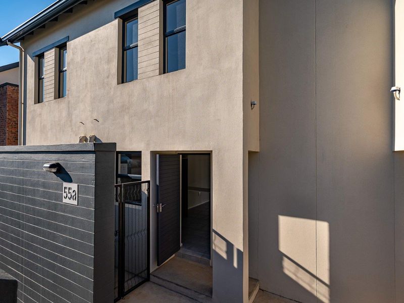 Kings Gate Estate 2 Bedroom Duplex - Photo 2