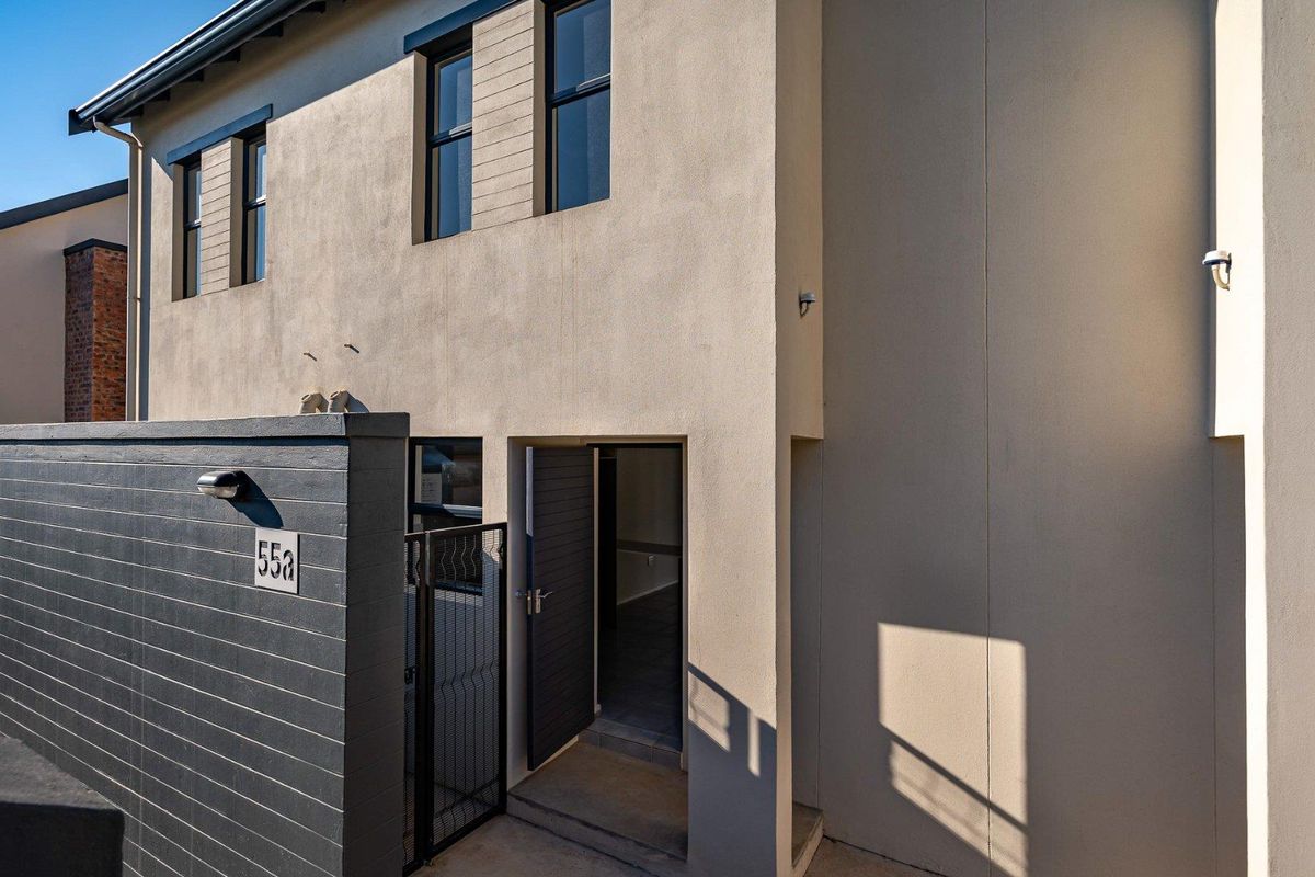 Kings Gate Estate 2 Bedroom Duplex - Photo 2