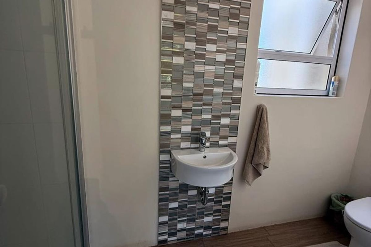 Hochland Park- For Sale- N$3 250 000 - Photo 5