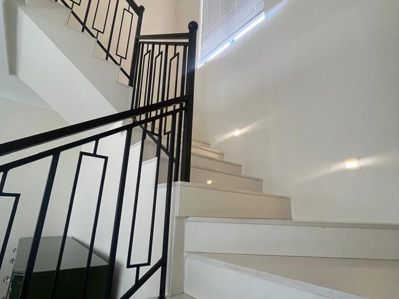 Hyde Park Château Villa ~ A Quiet Expression of Legacy - Photo 6