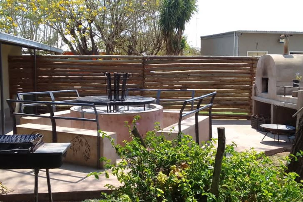 Ideal Family House - Photo 2