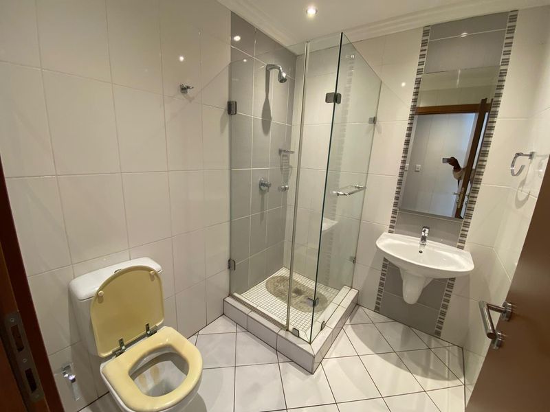 Two Bedroom Apartment For Rent - Photo 9