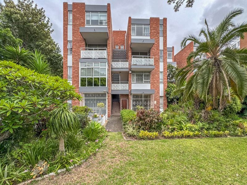 Spacious Duplex Apartment In Sought  After Consulate Place - Photo 1