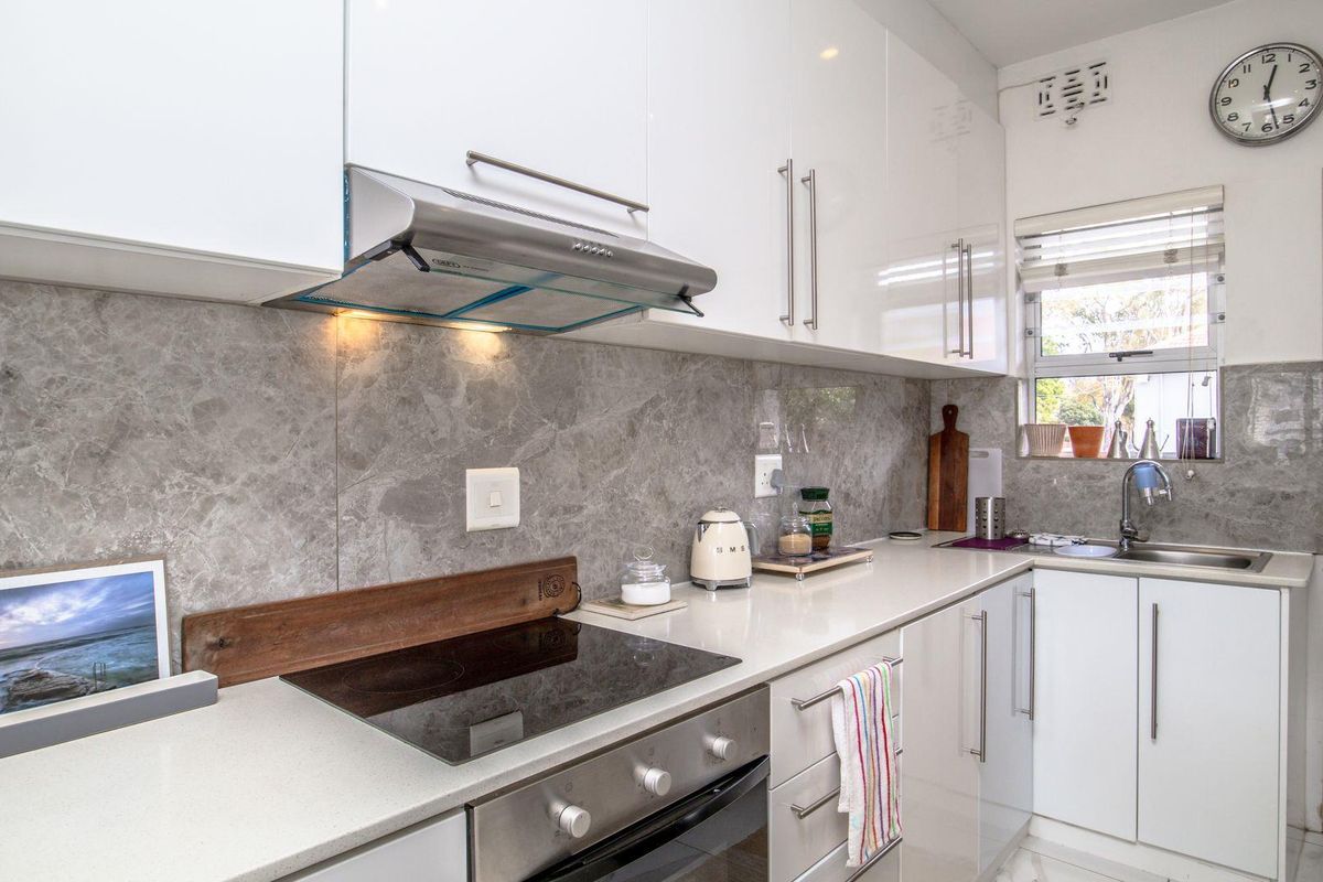 Modern Second-Floor Apartment in Kenilworth – Stylish, Secure & Move-In Ready - Photo 5