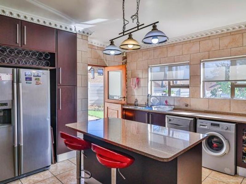 3 Bedroom Home for Sale in Mulbarton - Photo 3